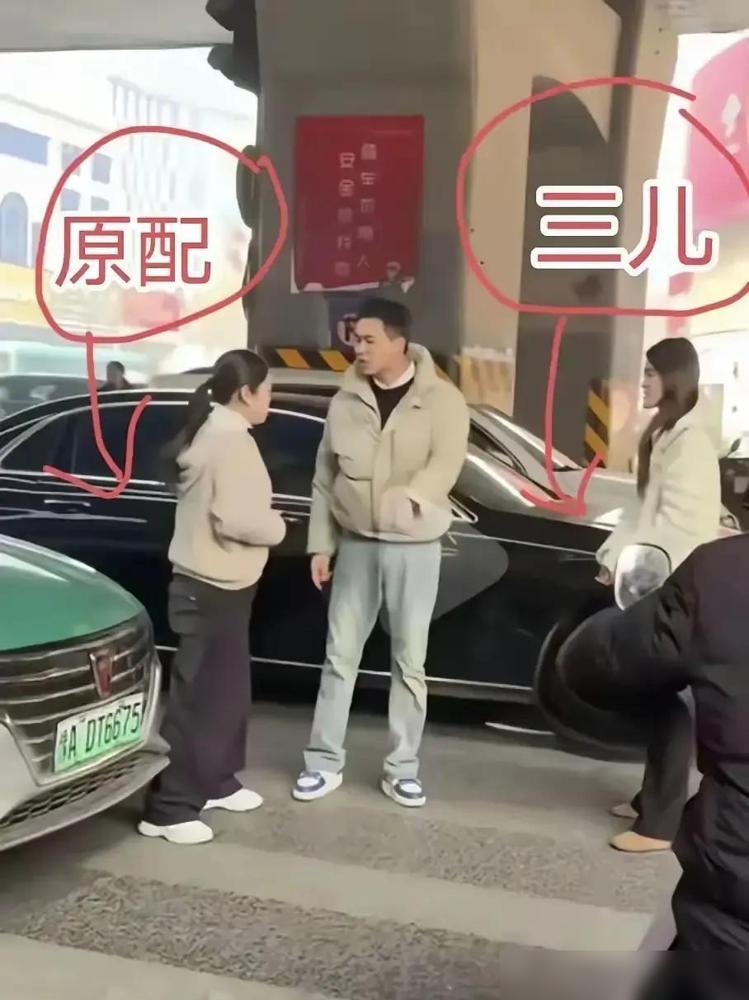 男人为谁花钱，早就标好了价码。杭州一家女装店拍到同一男人两次进店。这事儿在网