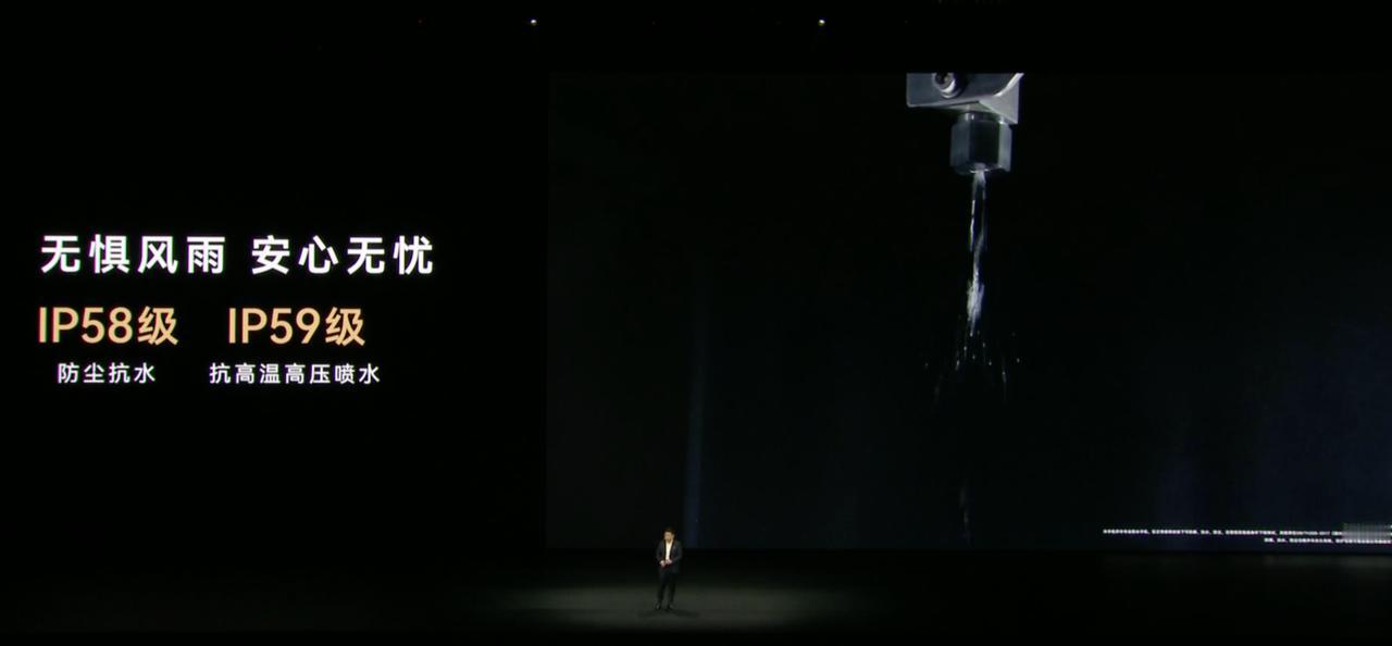 华为MateXT2，这次的三折叠可靠性才是真正成熟了。外屏是玄武钢化昆仑玻