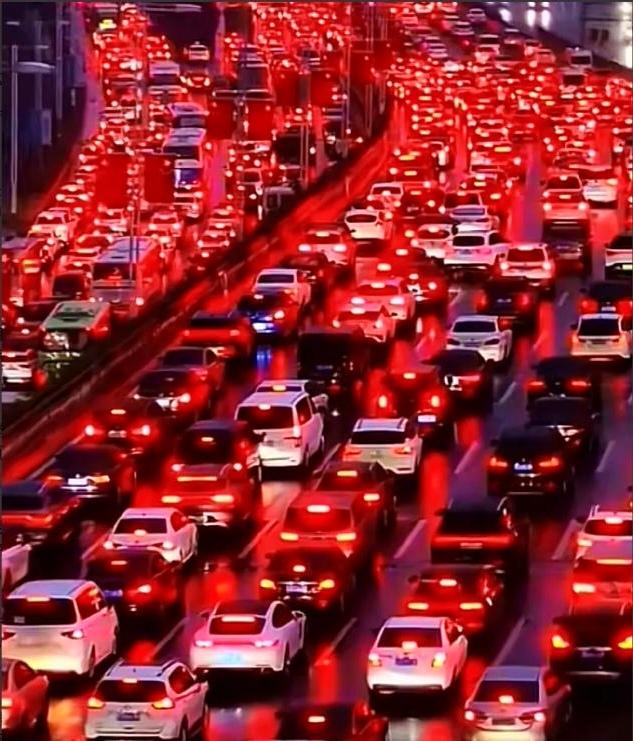 高速公路即时实况！我又错了吗？春运何其堵，回家路漫漫，回家过年为啥这么难？去