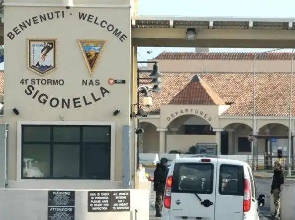 谁能料到，一向看似温和的意大利，居然敢当众硬刚美国，直接给美军泼了一盆冷水。 