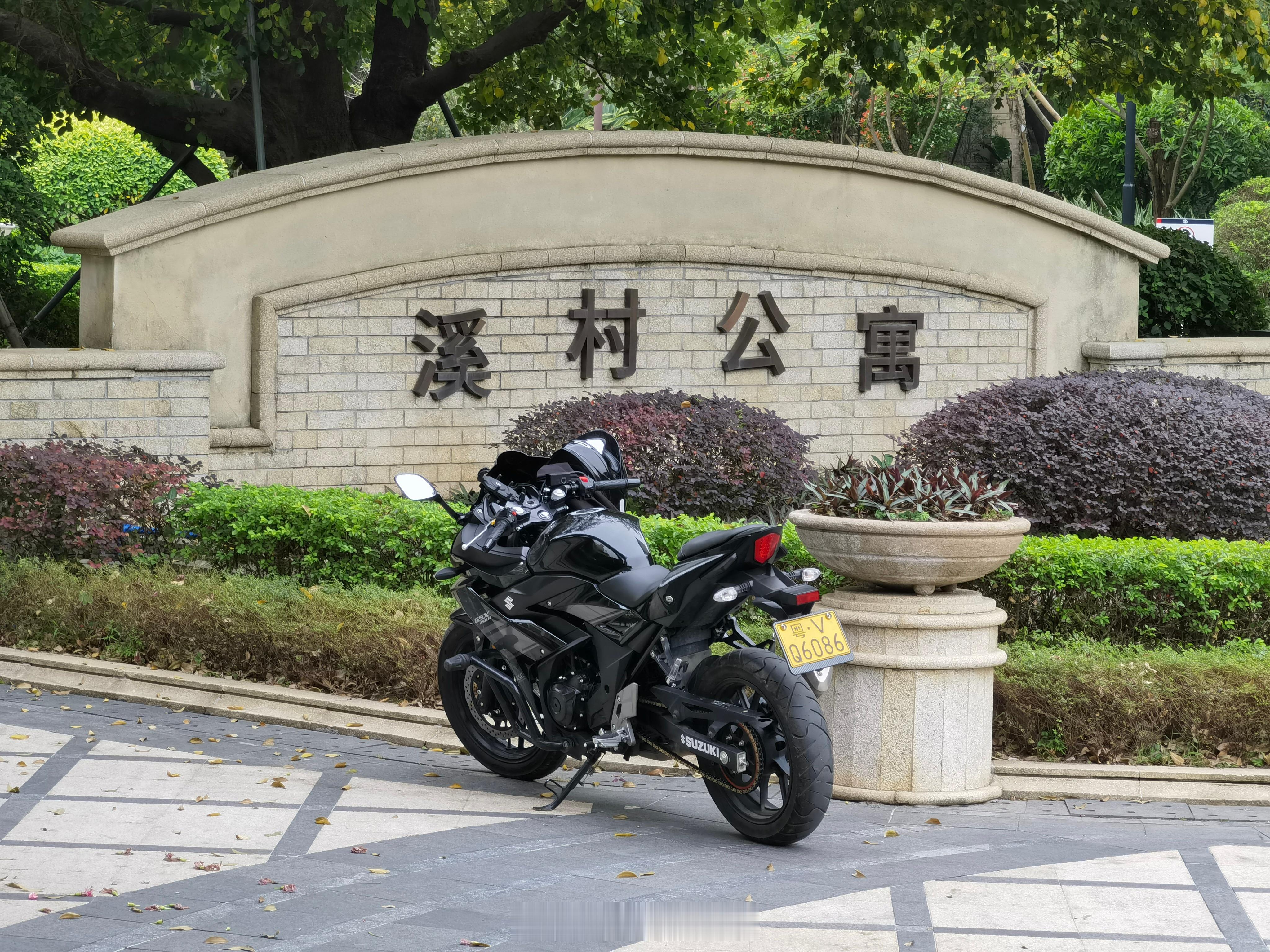 住在溪村旁，清晨推开窗户，整个欧洲小镇尽收眼底，这里是多少人的青春回忆，理想生活