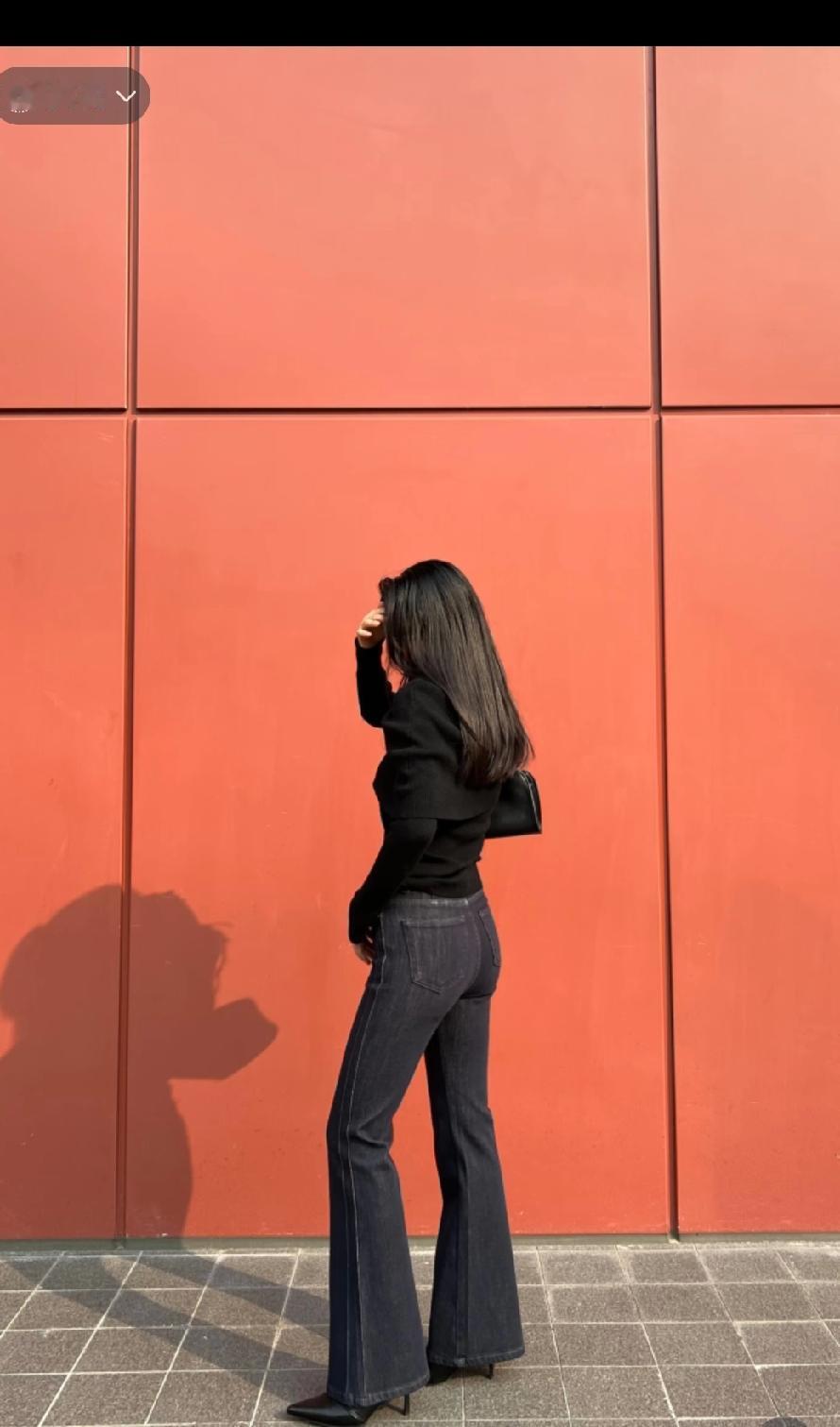 时尚修身牛仔裤选得好，精致优雅风格轻松搞！经典的九分直筒牛仔裤不能少。直线条剪