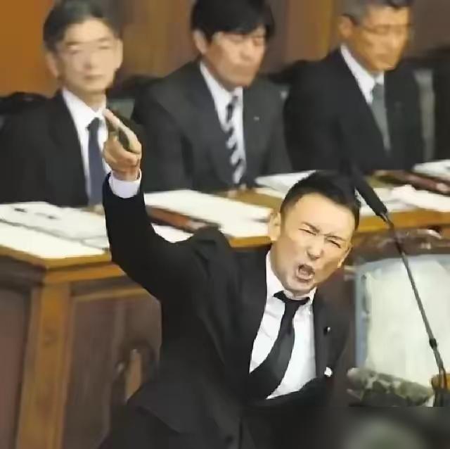 日本议员山本太郎在国会怒怼高市早苗：“你不是说台湾有事就是日本有事吗？”这一