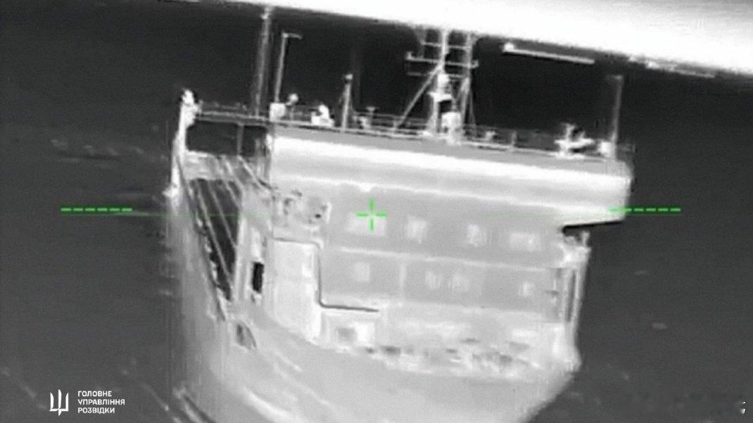 4月5-6日夜间，乌克兰国防部情报总局在刻赤海峡以远程无人机击中了正在向克里木半