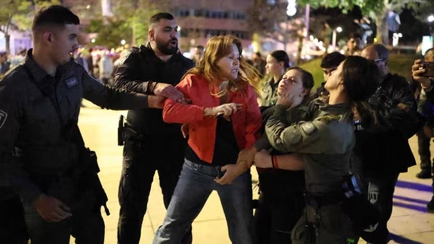 我一直感觉以色列政府已经沦为了法西斯，现在，我发现我的感觉没错。一名以色列抗议者