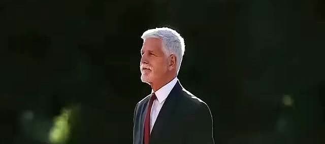 帕维尔7月27日把生日蛋糕送到拉达克，中国8月12日直接切断与他的一切往来，这十