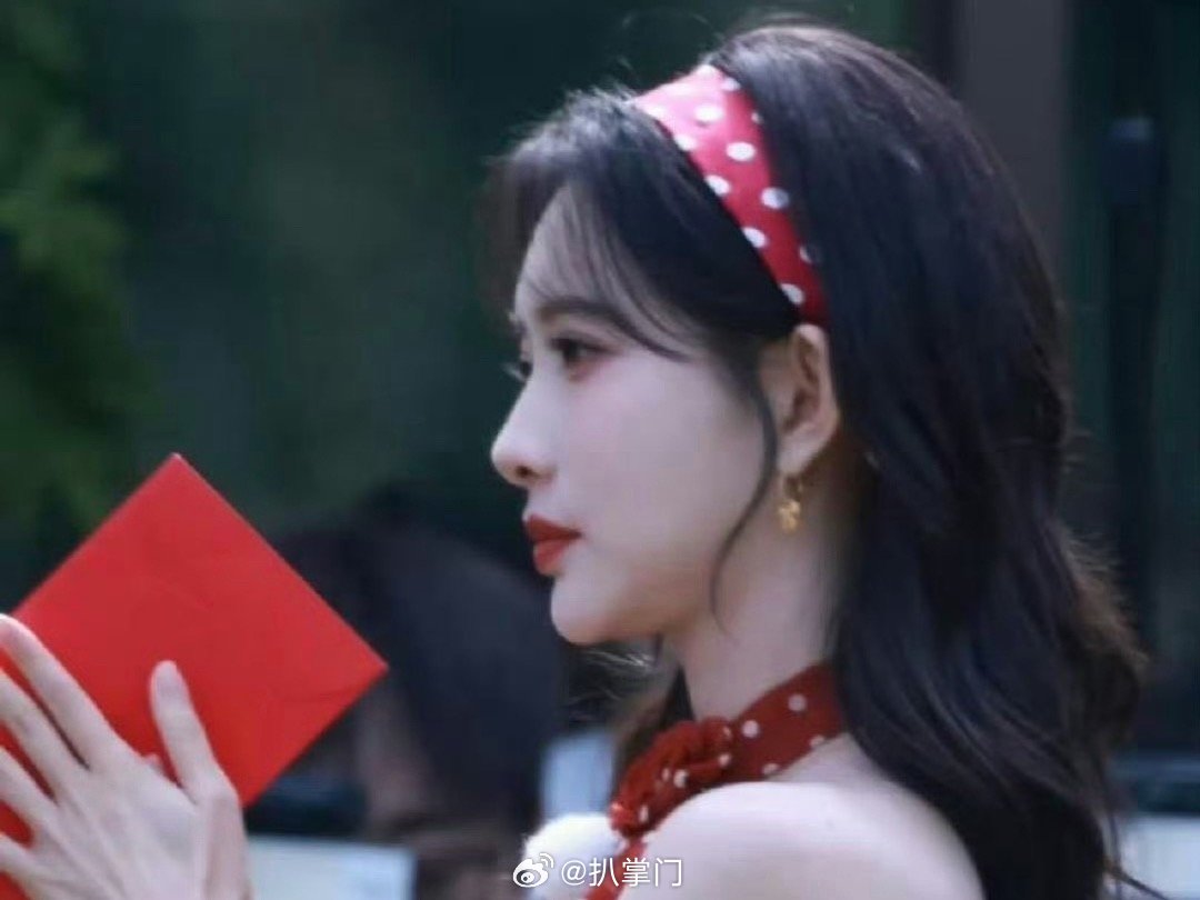 白鹿孟子义民国风造型白鹿和孟子义在综艺《奔跑吧14》又联动上了啊，白鹿和孟子义的