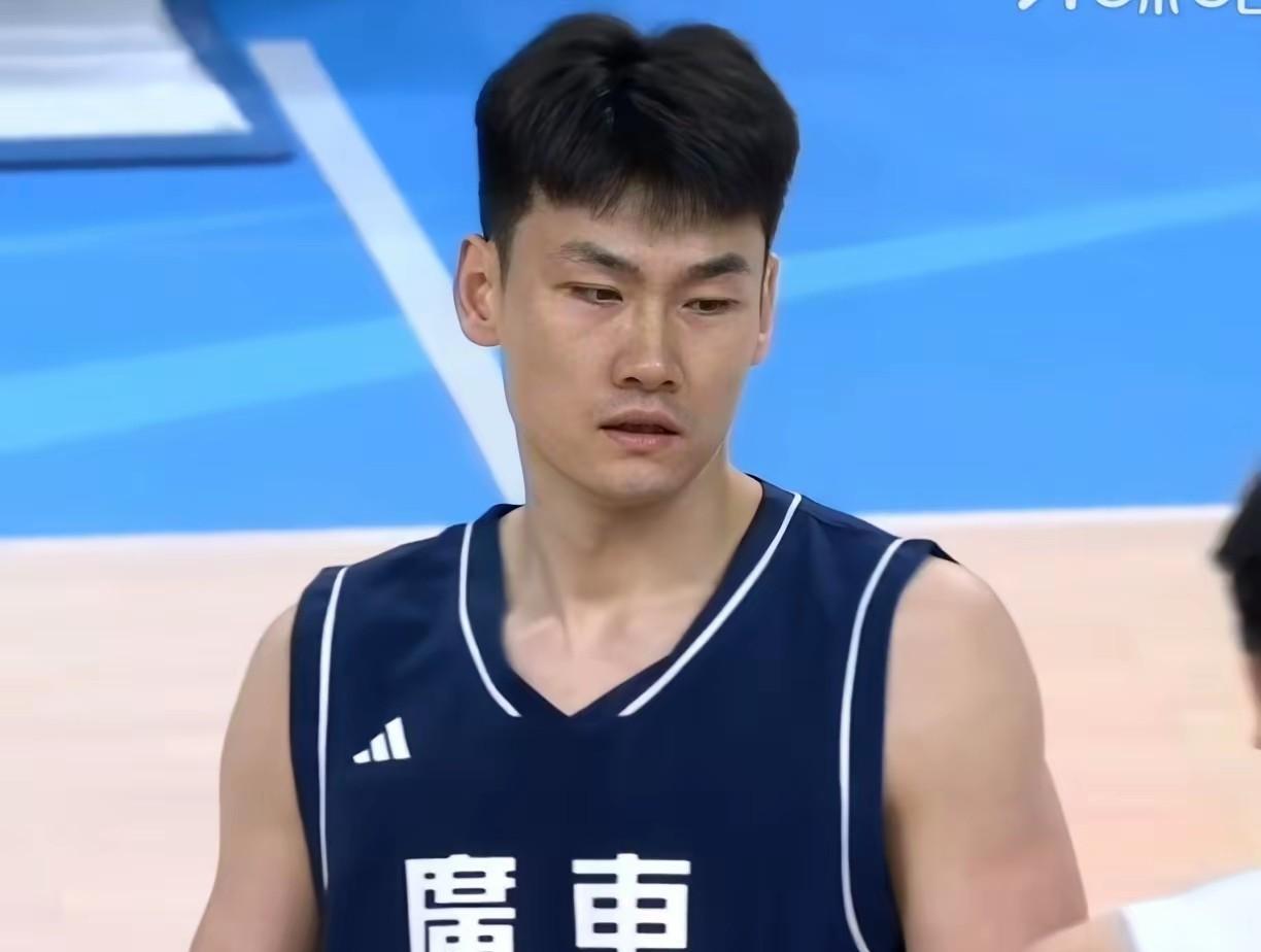 青岛小伙王睿泽，赶紧回来吧，别被糖衣炮弹晕了头，别让花言巧语误入圈套。青岛男篮