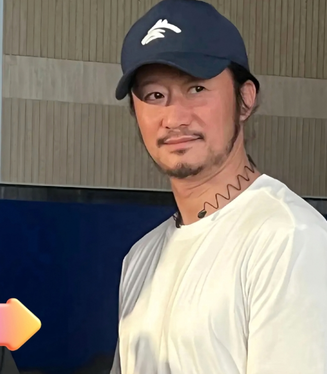 为什么吴京沦落到全网黑？原因其实很简单，早在几年前的采访中就暴露了他的自大和