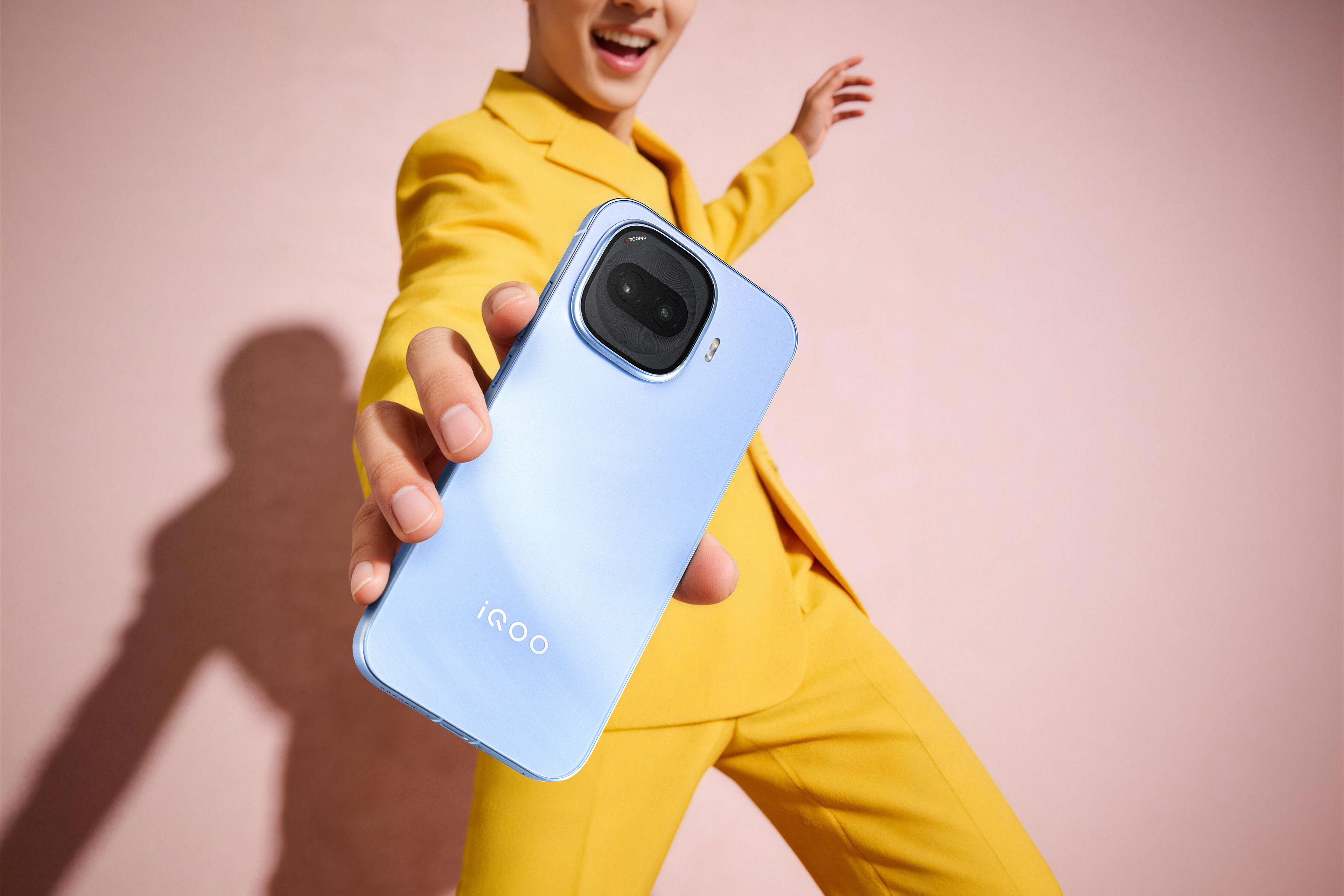 上手iQOOZ11Turbo的第一感觉：这不仅仅是性能怪兽，更是难得看到i