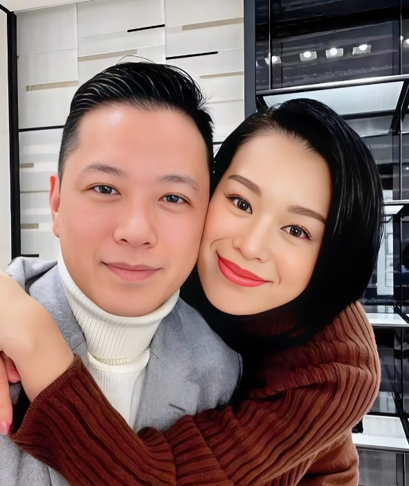 很多人都在骂胡杏儿糊涂，说她不该帮老公澄清但凡经历过婚姻的人才能明白胡杏儿的