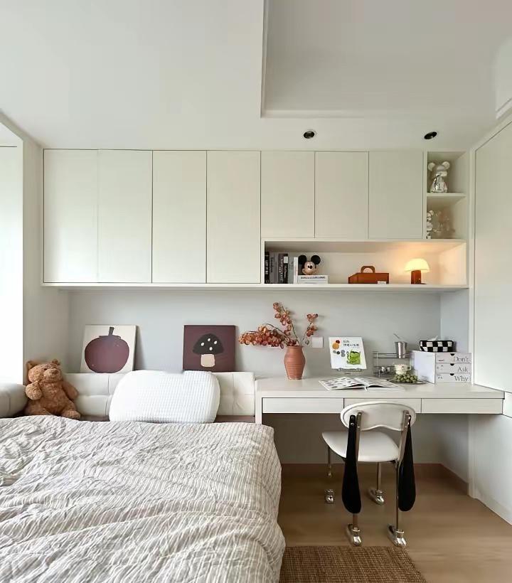 我把一套闲置的公寓出租了，租客是个2002年出生的小伙子。原本