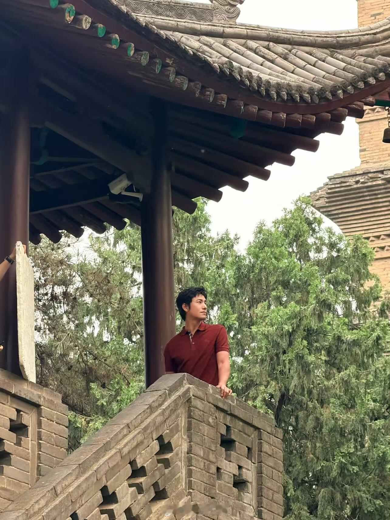 陈坤50岁生图状态陈坤这脸是吃了防腐剂吧别人50岁：中年发福。我坤哥50岁：生图