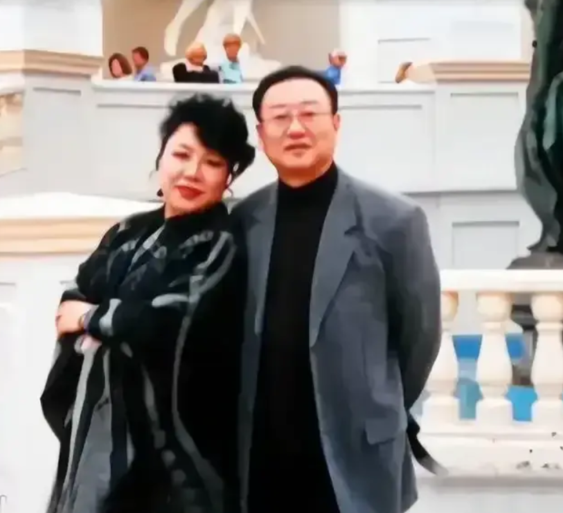 蒋大为是草根出身的歌唱家歌唱家蒋大为仅仅是高中学历，没进过音乐学院的门，没接