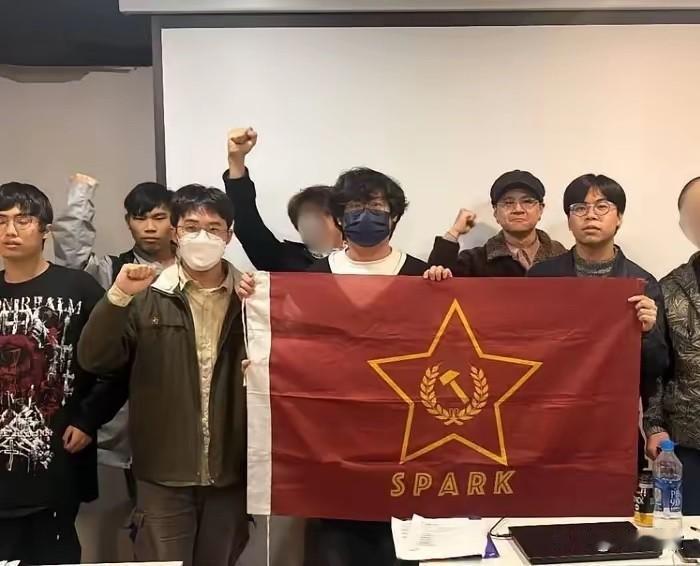 台媒曾报道，一群台湾年轻人在台北召开了创党大会。说白了，这事挺逗的。1月