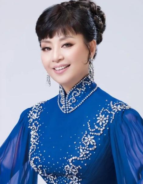 1998年，殷秀梅再婚嫁法国贵族。谁料，十年后因为丈夫工作调动，陷入情感危机。三