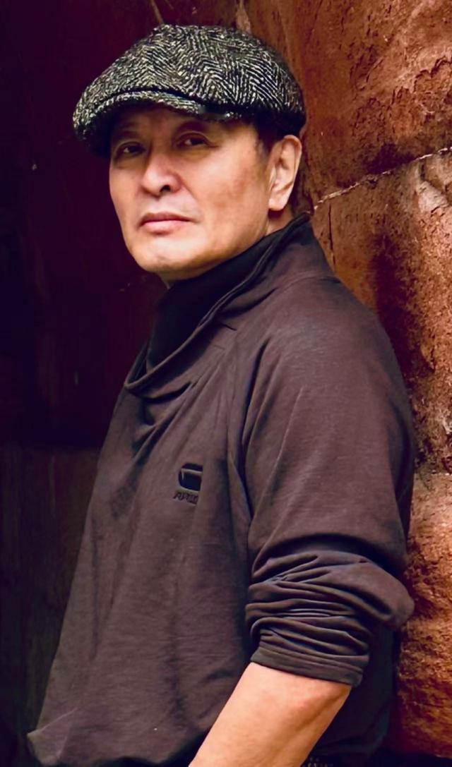 《沉默的荣耀》拿奖炸了！剧组抱团哭成泪人，这才是内娱该有的样横店文荣奖，《沉