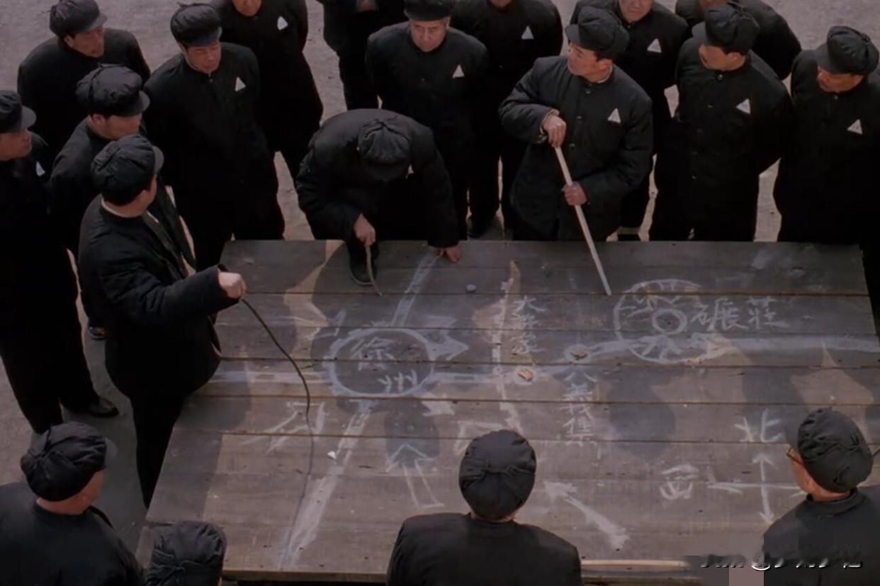 1948年塔山，国军四个师打不过东野一个纵队，蒋介石怒问情报处长：林彪一个师到底