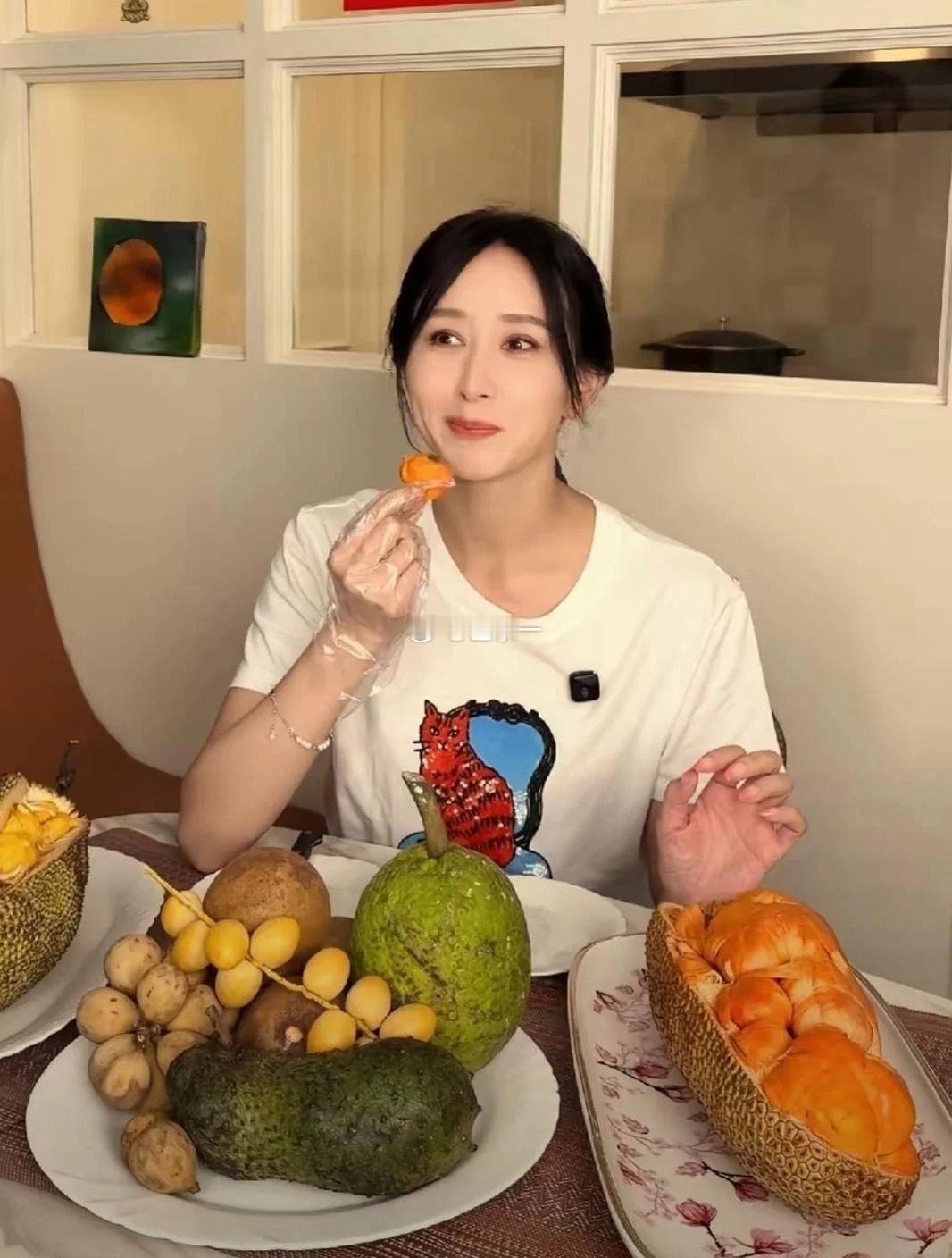 胡静这一桌子马来西亚水果，从来没见过