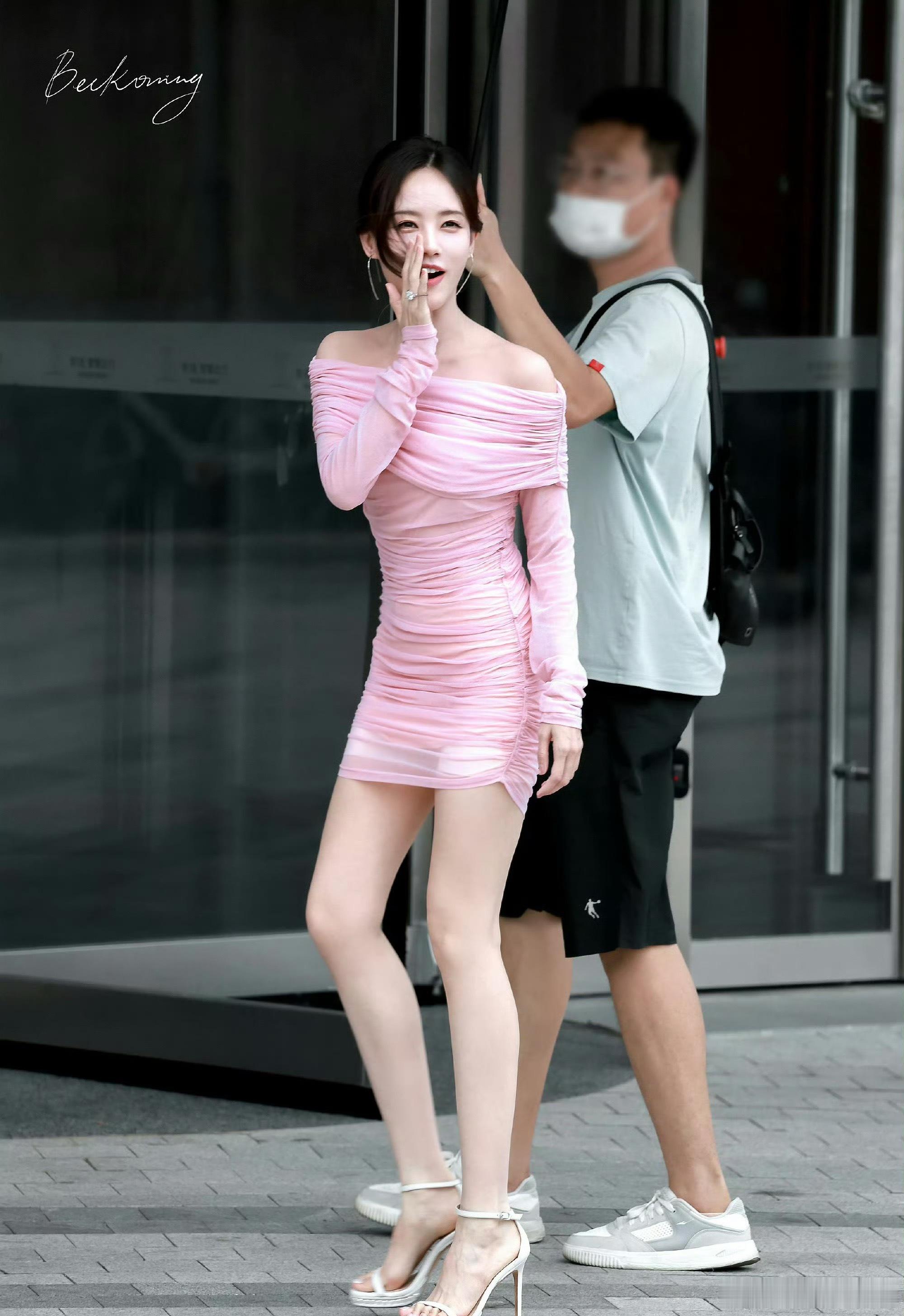 李一桐美人余完全就是桐姐的穿搭大赏吧！这组也太美了[爱心]​​​