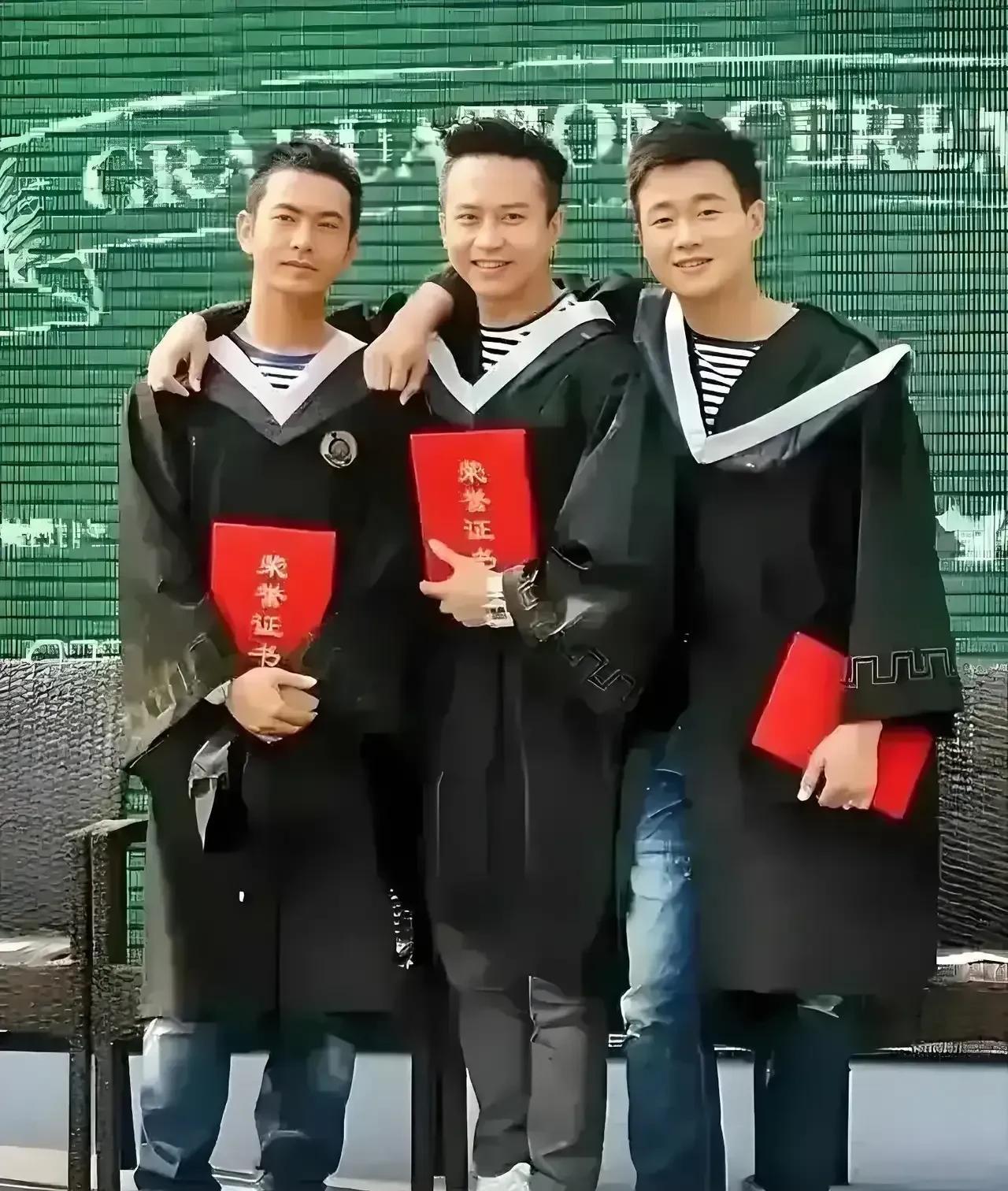 都说黄晓明、邓超、佟大为身高都是1米8，但一瞅合照，咋就黄晓明看着最不“拔尖”呢