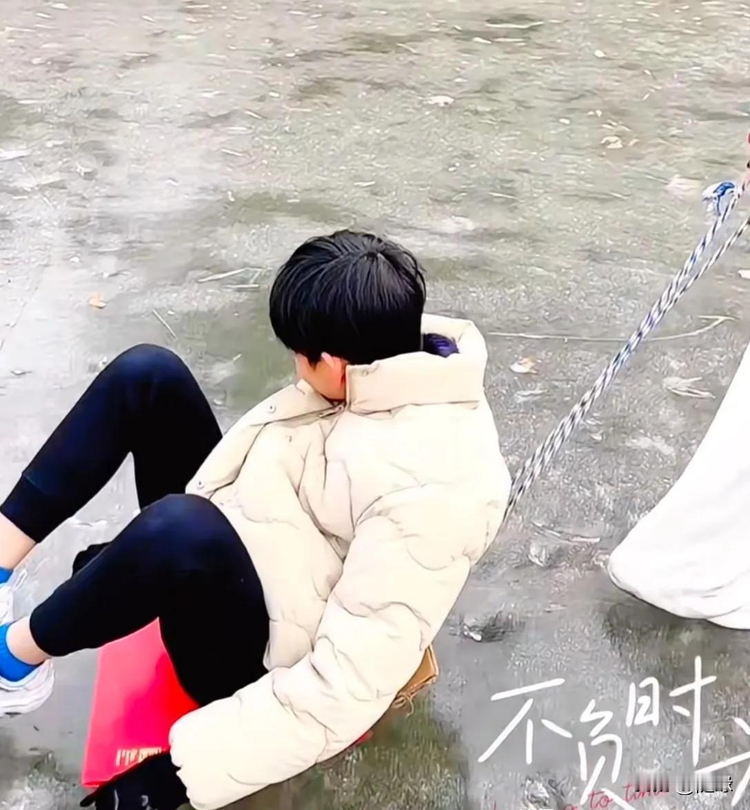 张兰:“我晒的不是照片，我晒的是幸福和快乐”！快七十岁了的奶奶，陪孙子打雪仗