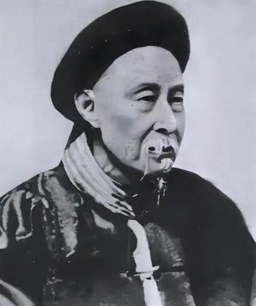 孙家鼐凭什么获清朝最高谥号文正咸丰九年殿试，皇帝出了一道没人预料到的附加题——写副对联夸夸大清朝。一