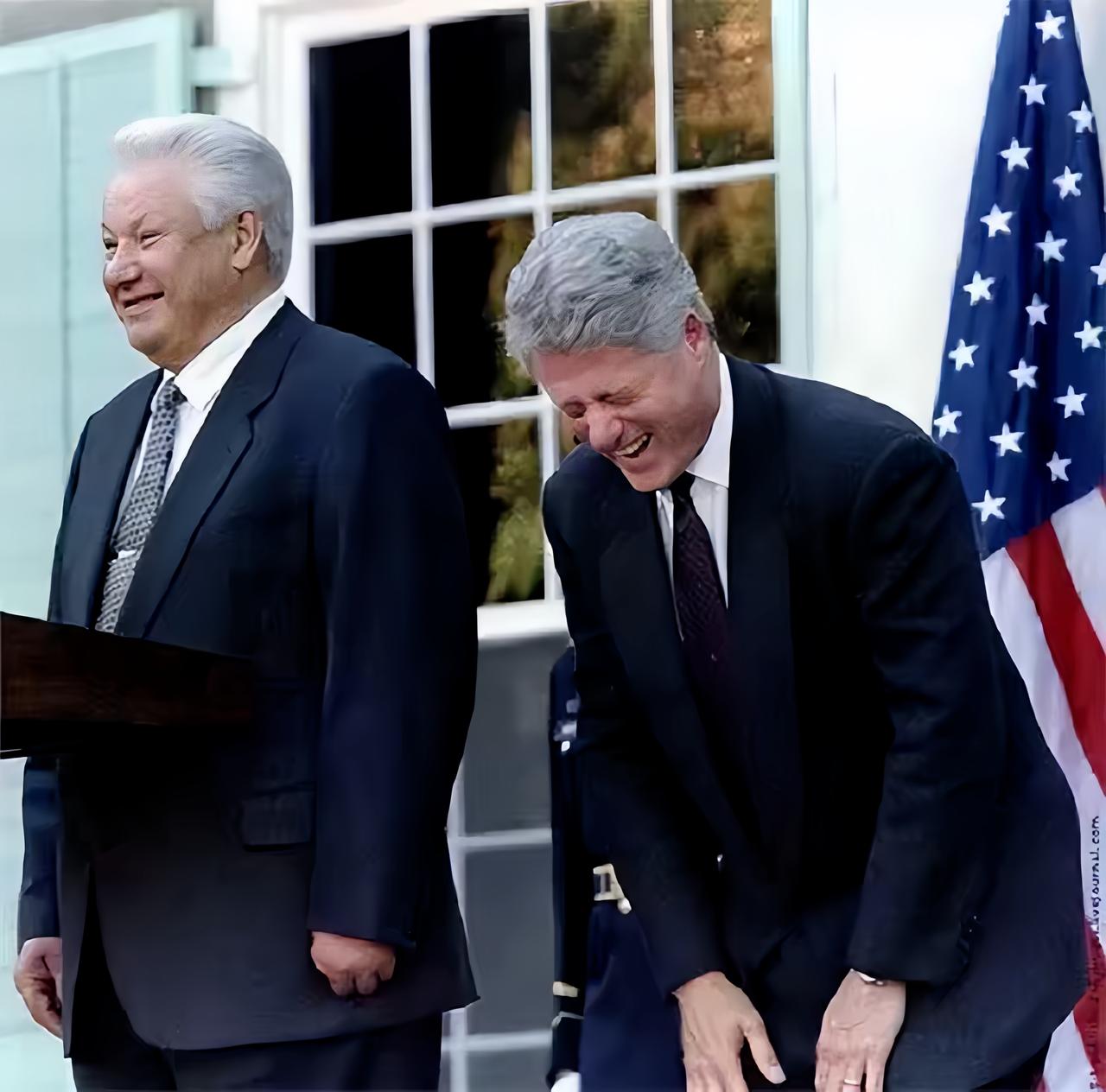 下图是历史上一张最有名的抓拍照，时间是1995年10月23日，地点是美国纽约海德