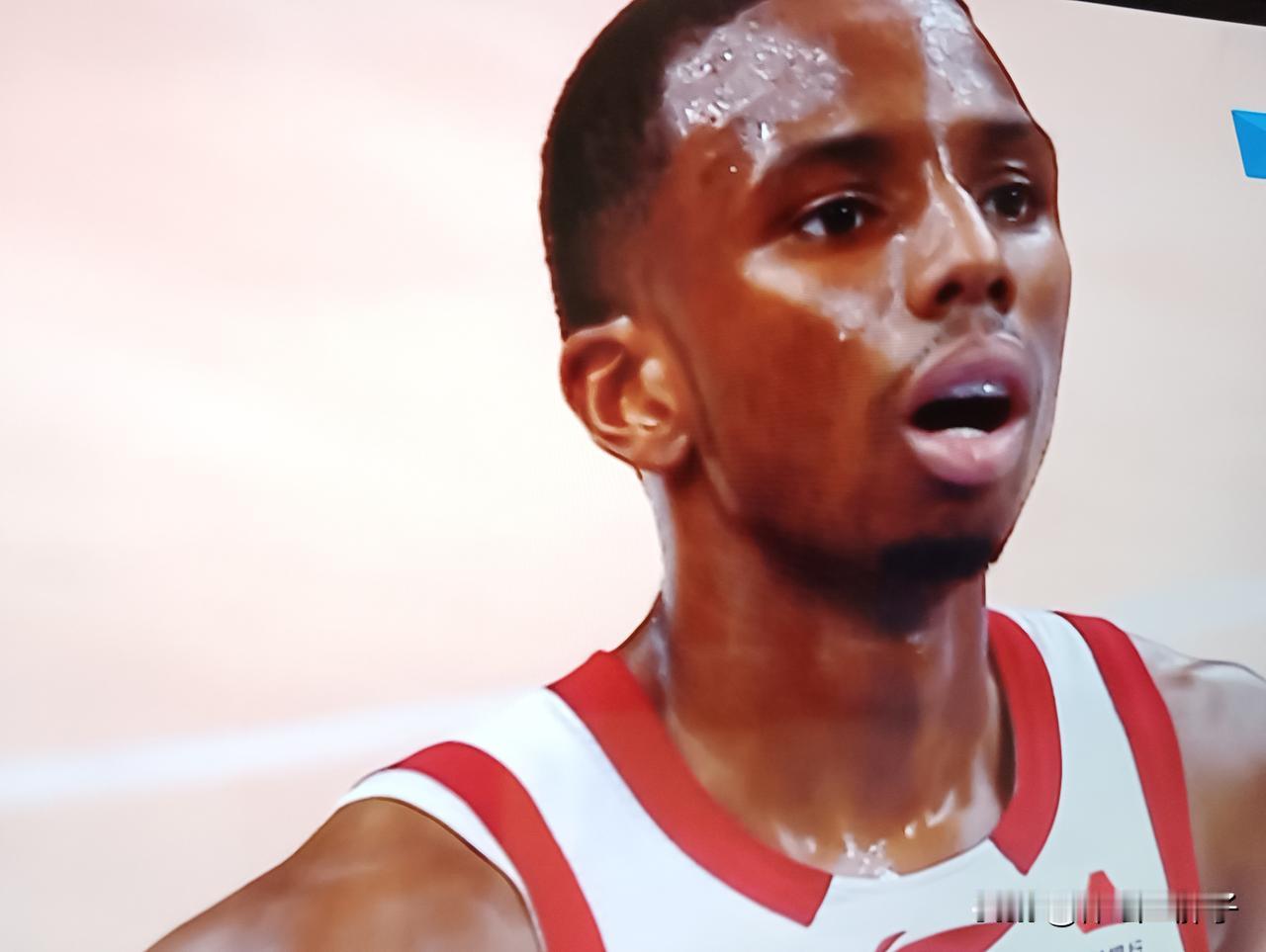 建议篮协，CBA联赛外援采用四节四人次。CBA联赛的外援来的水平越来越高，无限竞