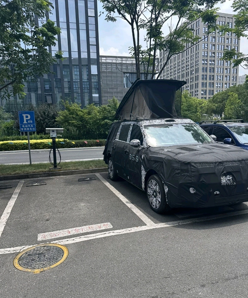 这是小米SUV吗真牛逼啊，论创新小米的胆子是真的大！不管最后卖的好不好，起码一