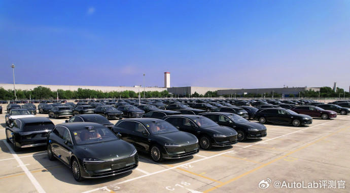 发布不到一周，享界S9T终于开始交付了尽管它是一款相对小众的旅行车，享界S9T在