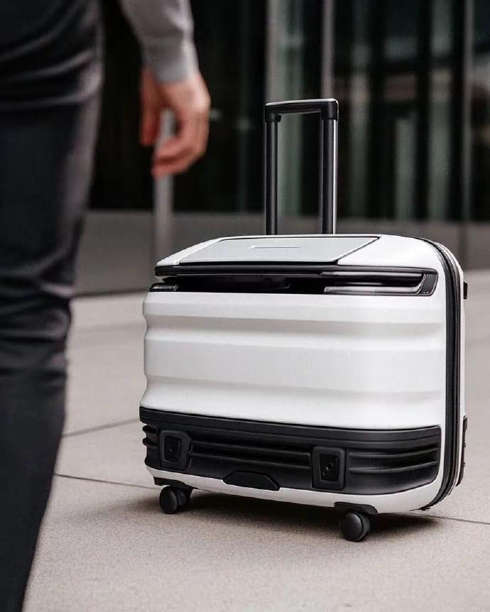 买不起保时捷的车，是不是可以先考虑买个保时捷的拉杆箱啊，这拉出去是不是也有面子？