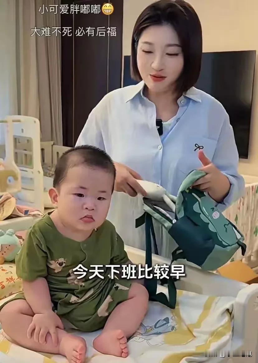 王暖暖生的宝宝被吐槽不正常！就因为宝宝看起来是斗鸡眼。其实宝宝小时候很容易是这样