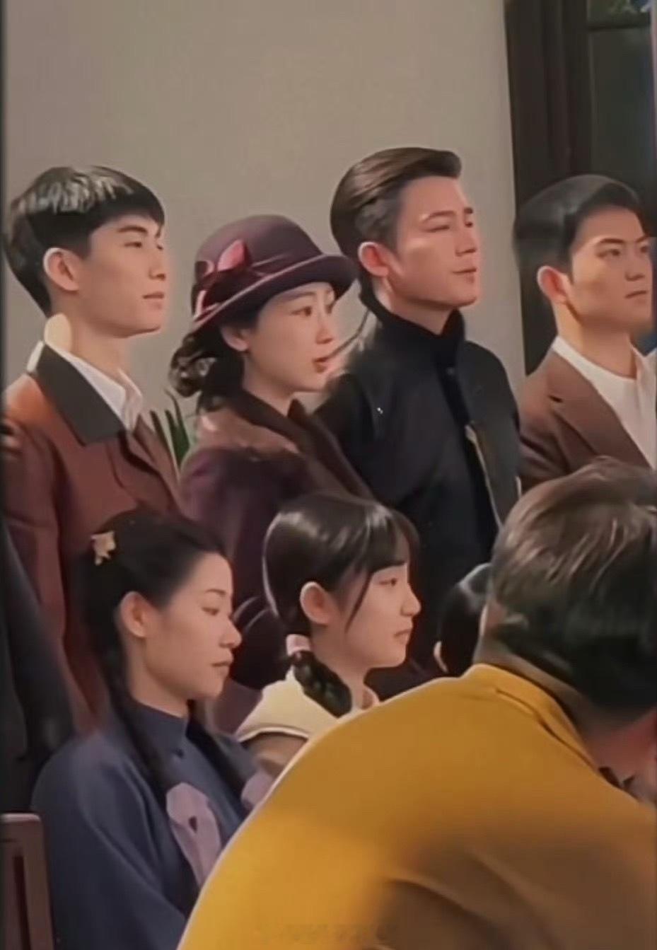 杨紫《玉兰花开君再来》新路透🈶，民国时期背景妆造很贴