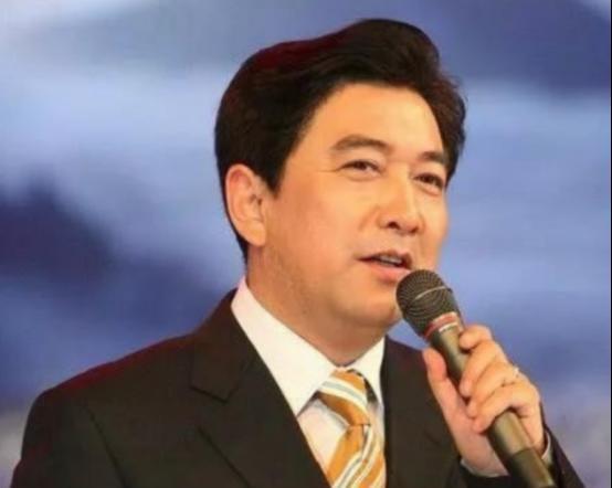 2007年，水均益老婆突然半身不遂，他二话不说就跟老婆离了婚，闺女哭哭啼啼地说：