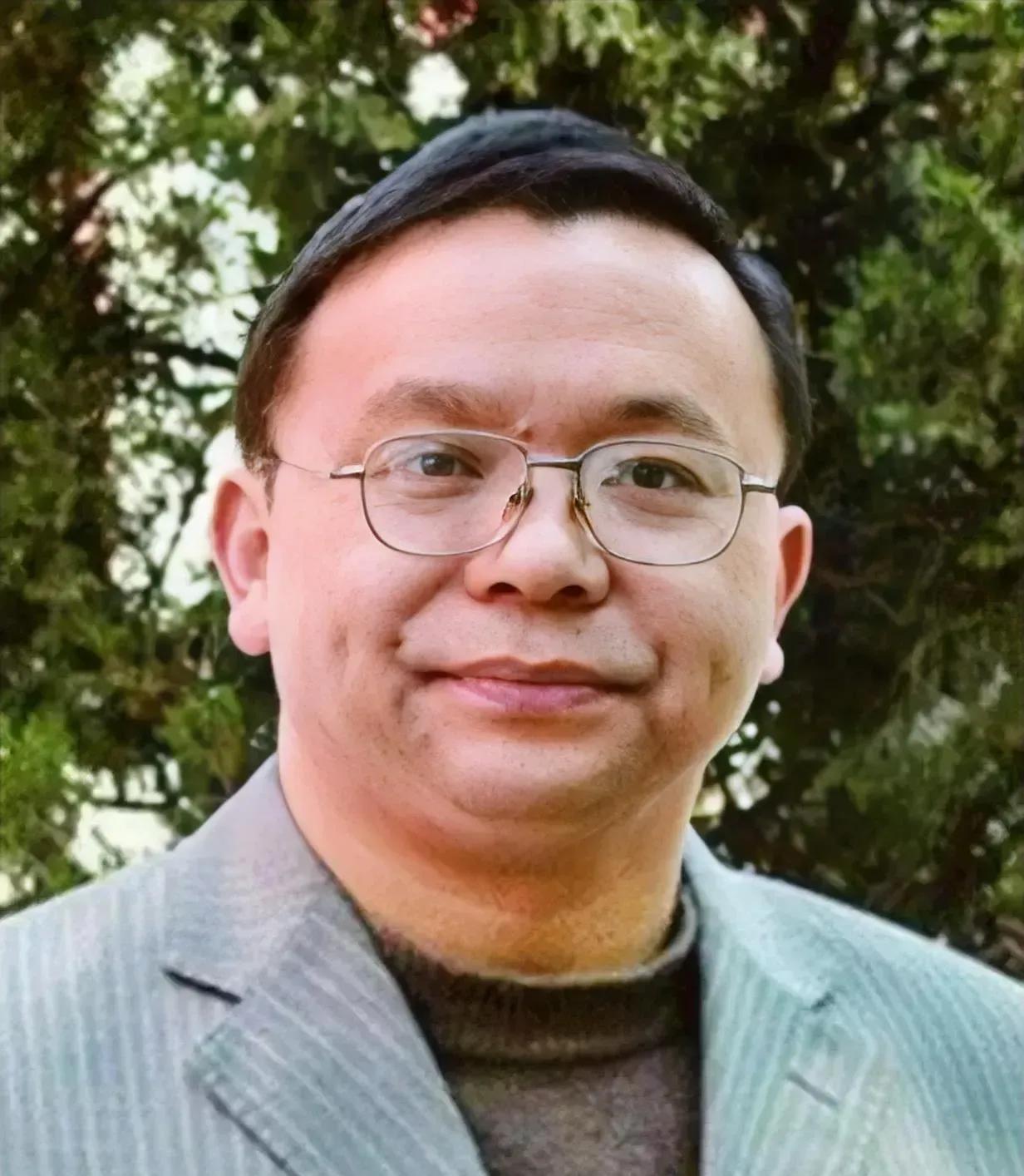 2015年，那个揪出‘毒教材’的硬汉子彭帮怀，14年的坚持，22次法庭交锋，愣是