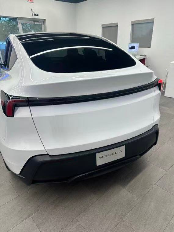 11月27日，特斯拉在北美地区为约150万拥有HW4硬件但尚未购买FSD的特斯拉