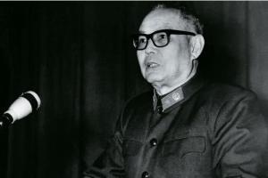 “叶剑英说：“毛、刘、周、朱、陈、林、邓，除了毛主席的后六位，还有各位老帅等其他