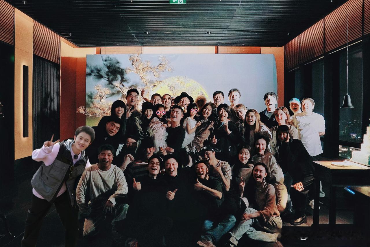 11月10日凌晨，陈赫发了一张40岁生日庆生照，邓超、范志毅、鹿晗、雷佳音等好朋