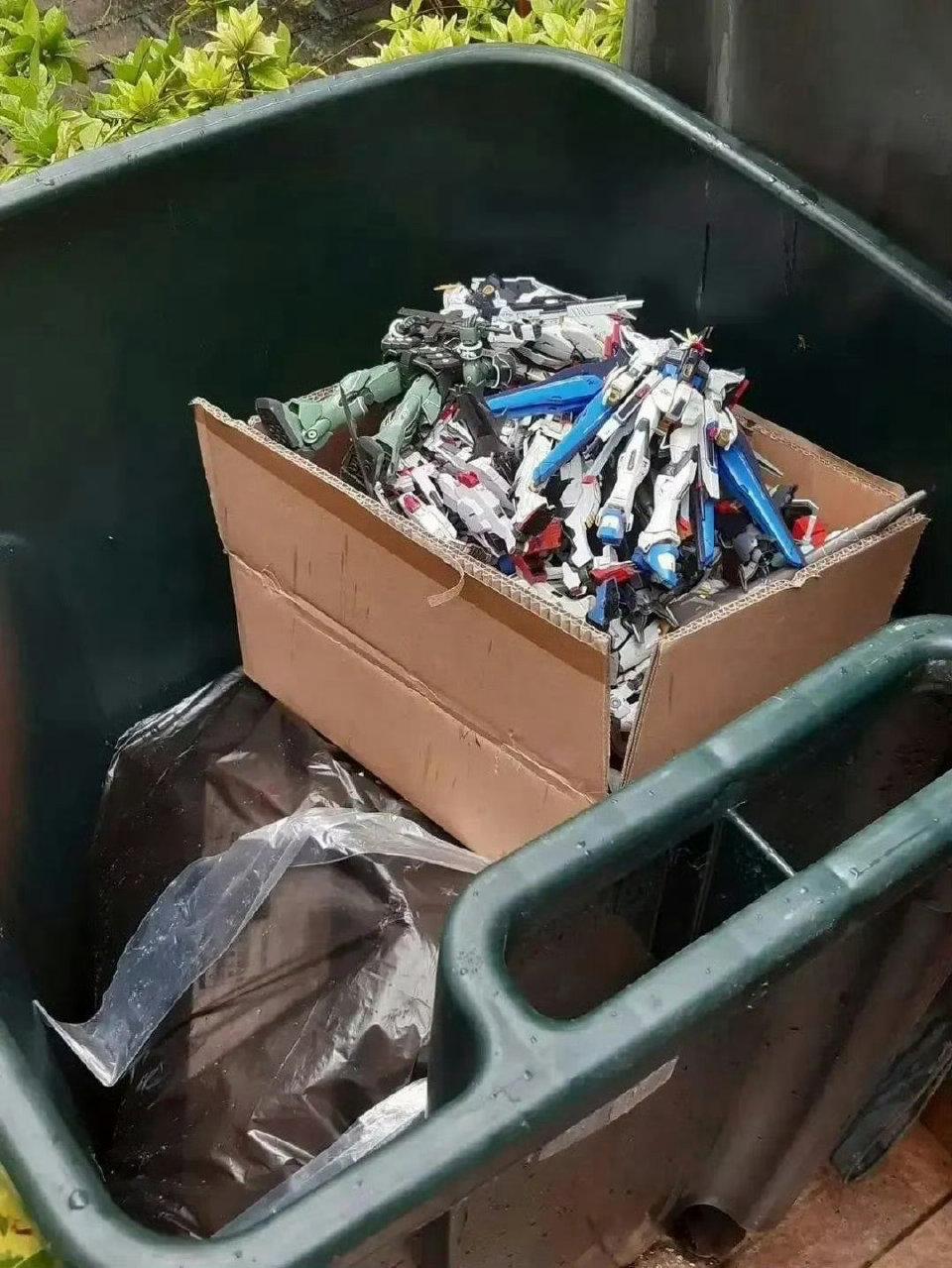 路过垃圾桶，犹豫了，到底捡不捡