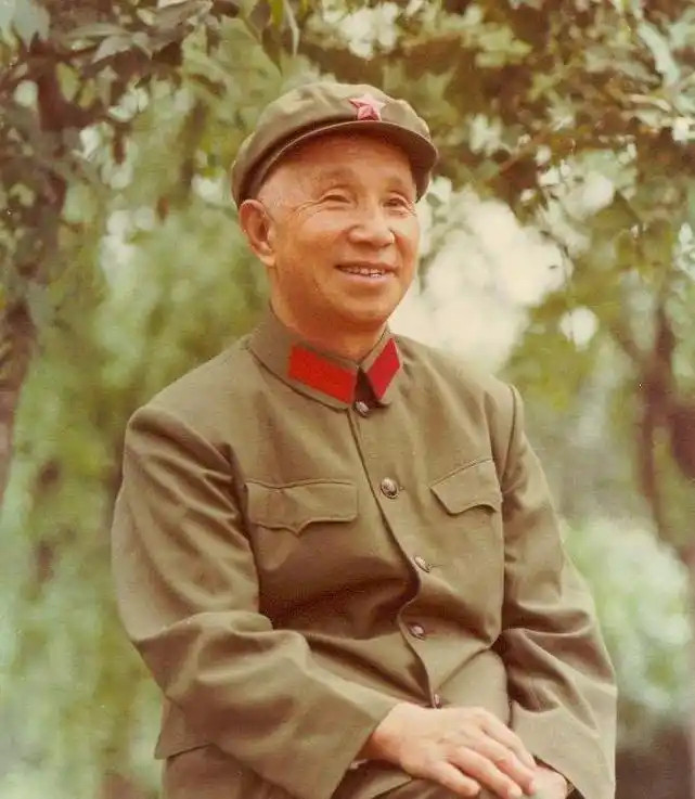 1972年，陈毅元帅病逝。为保护遗孀张茜，粟裕多方奔走，将她调到军事科学院工作。