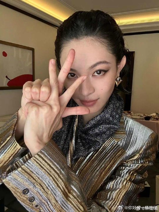 钟楚曦第十二次亮相lv大秀钟楚曦第12次亮相lv大秀钟楚曦第12次亮相lv大秀