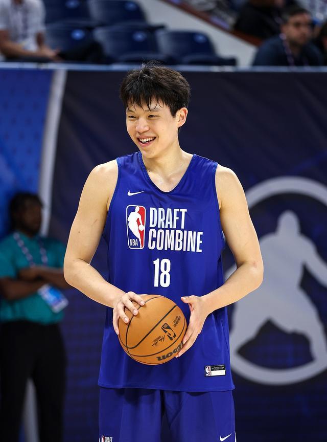 杨瀚森铁定会被选上！NBA最新的选秀预测，杨瀚森的选秀顺位竟然破天荒的冲到了首