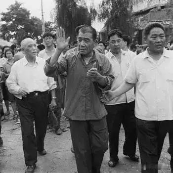 1976年唐山大地震发生后，时任国务院副总理的陈永贵是第一位赶赴唐山灾区的中央领