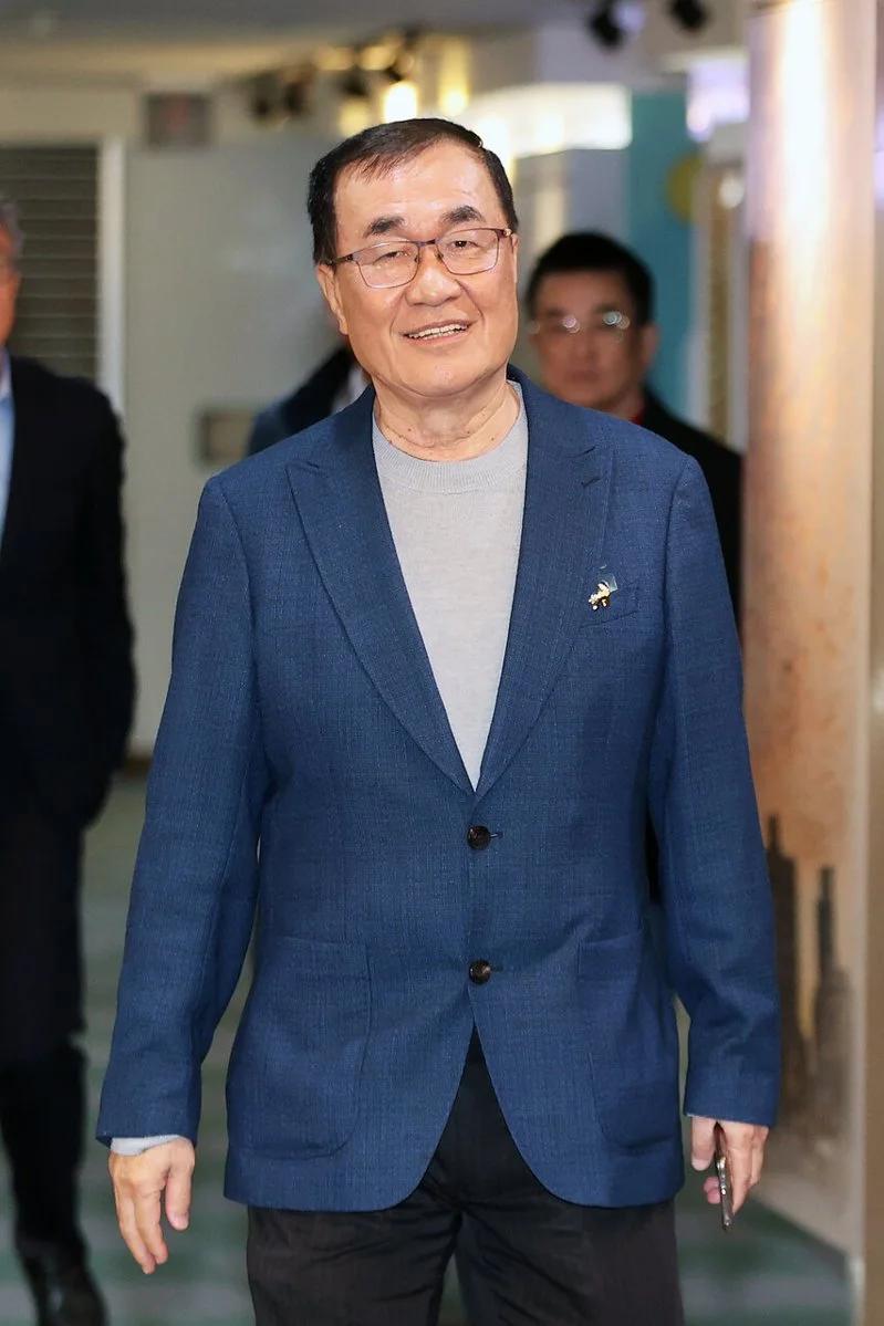 胞弟爆争议，李四川重申：弟弟应负完全法律责任台北市副市长李四川昨请辞，投入新北