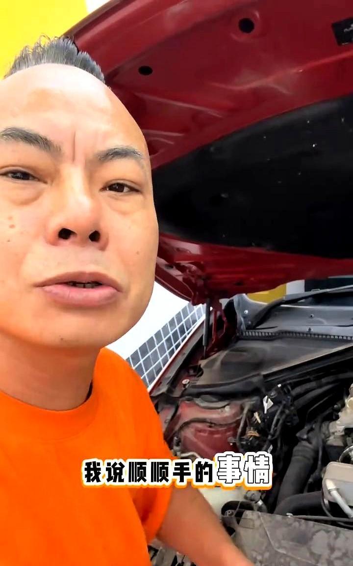 修一次宝马够吃半年车主阿强把气门室盖漏油的车送进4S店，结账两千出头，他月薪一