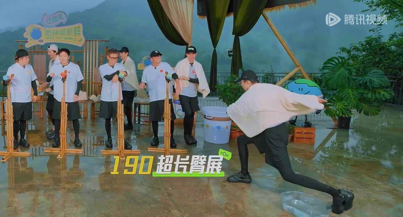 刘宇宁的腿好适合做保加利亚深蹲刘宇宁像这个一样伸开了腿刘宇宁像这个一样伸开了腿