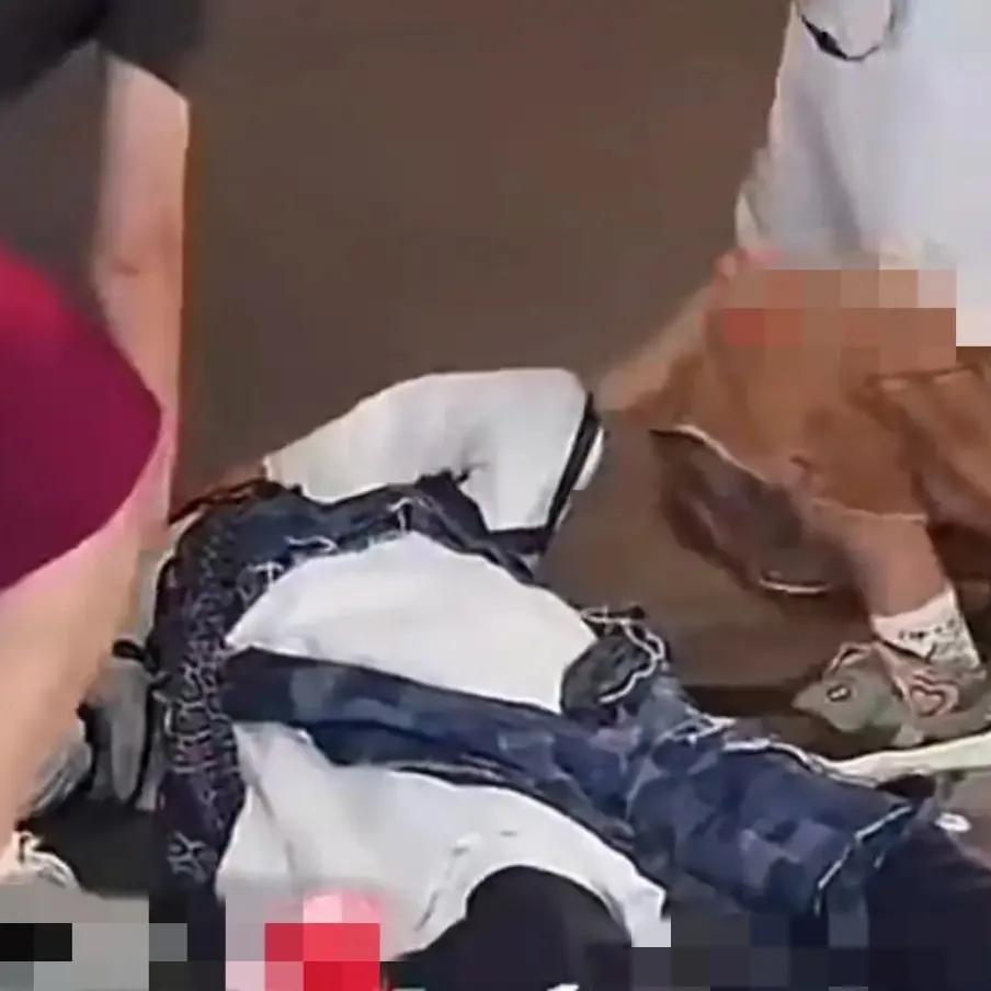 到底是给多少报酬，多么大金钱的诱惑，能让一个六旬老人，顶着炎炎烈日，高温酷