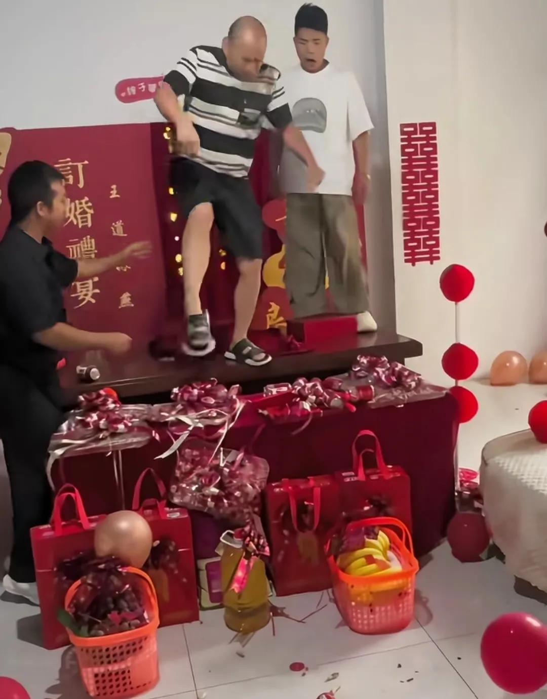 订婚宴父亲上桌发怒，不定了！