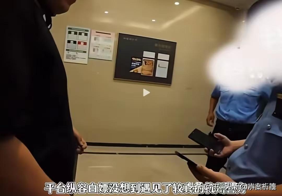 想白嫖，没门！浙江杭州，外卖小哥按顾客要求，把奶茶放在16楼电梯口，还拍好了照片